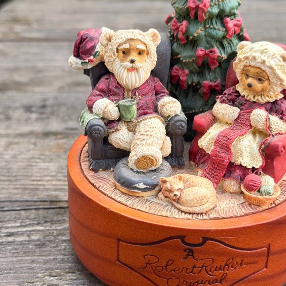 Robert Raikes Santa & Mrs Claus Bears Music Box Plays Here Comes Santa Claus Vtg - Picture 4 of 13